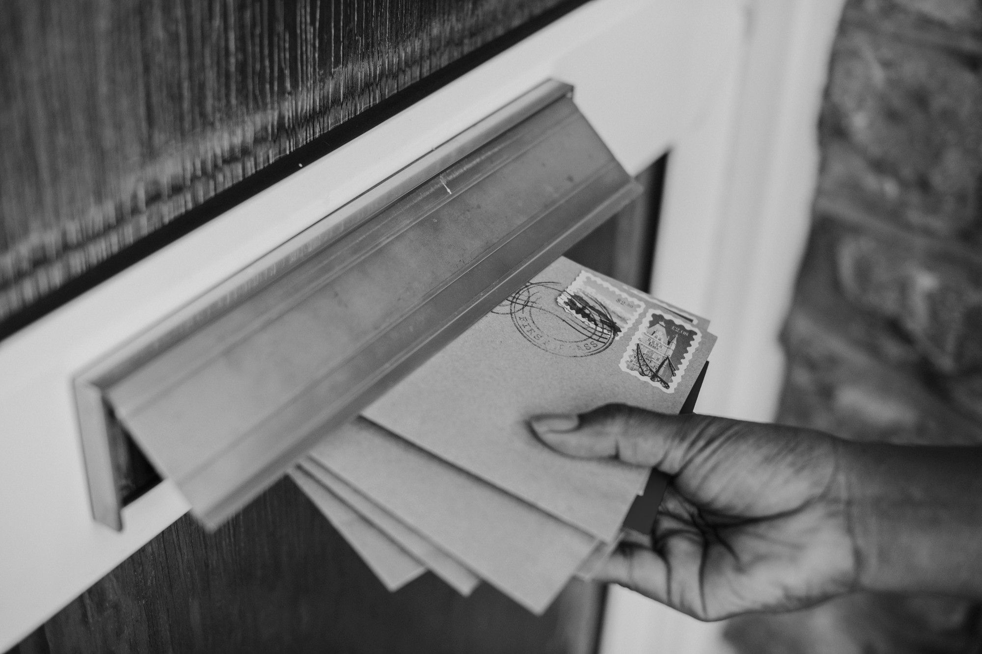 cartas na porta, em referÊncia à concomitância de multas